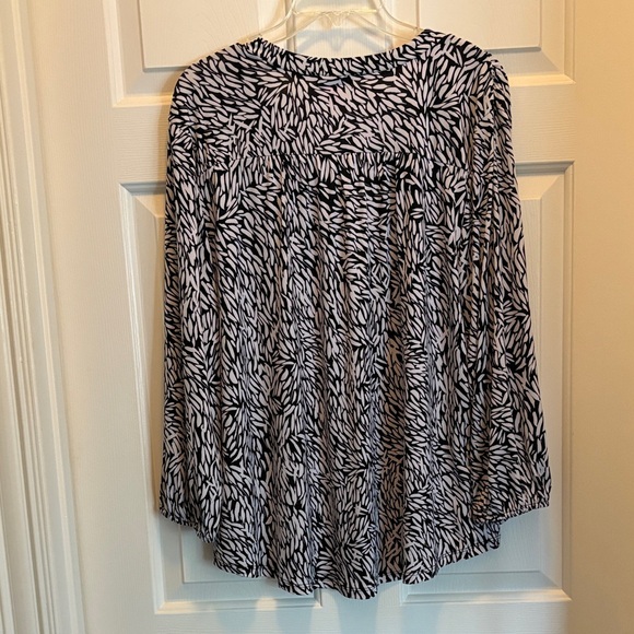 Vince Camuto Black and White Leaf Print Blouse - Picture 3 of 3